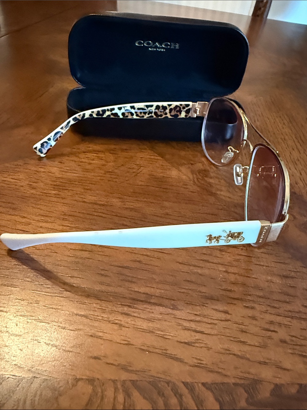 COACH Women's Gold Aviator Sunglasses  Leopard Temples HC7059 - prescription - Picture 4 of 9